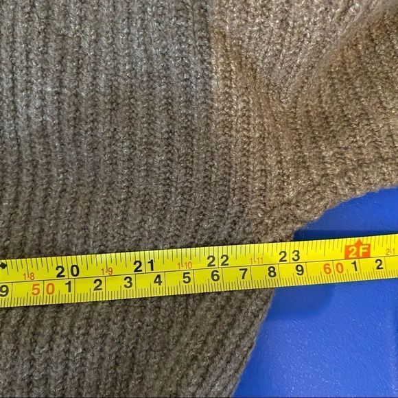 Wearing your heart on your sleeve wear 2 ways crossover sleeve sweater M nwt - Picture 3 of 7